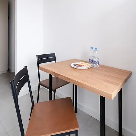 Gorna Pleasant By Bookinghost * Łódź