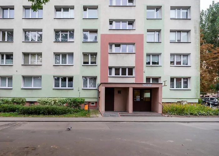 Gorna Pleasant By Bookinghost * Łódź